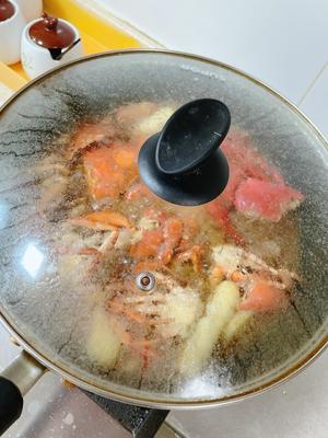 米其林三星餐厅新荣记食谱-青蟹烧土豆 90的做法 步骤7