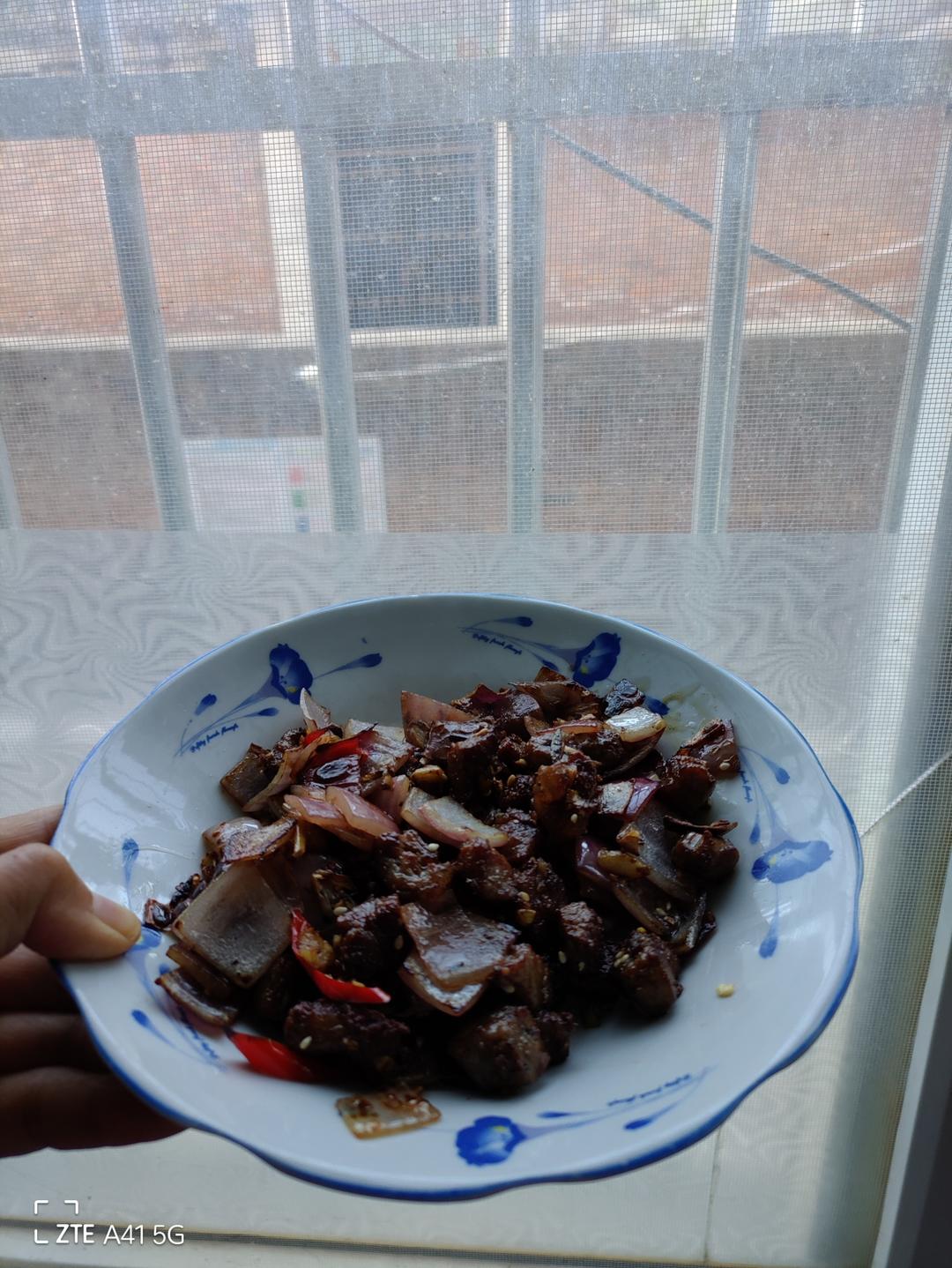 孜然洋葱炒牛肉粒