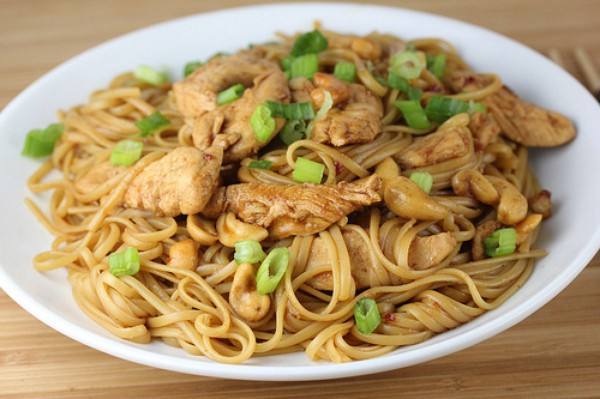 午餐:咖喱鸡肉炒荞麦面409kcal的做法