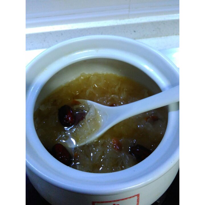 黄金银耳炖桃花泪雪莲子