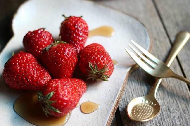 枫糖浆草莓的做法