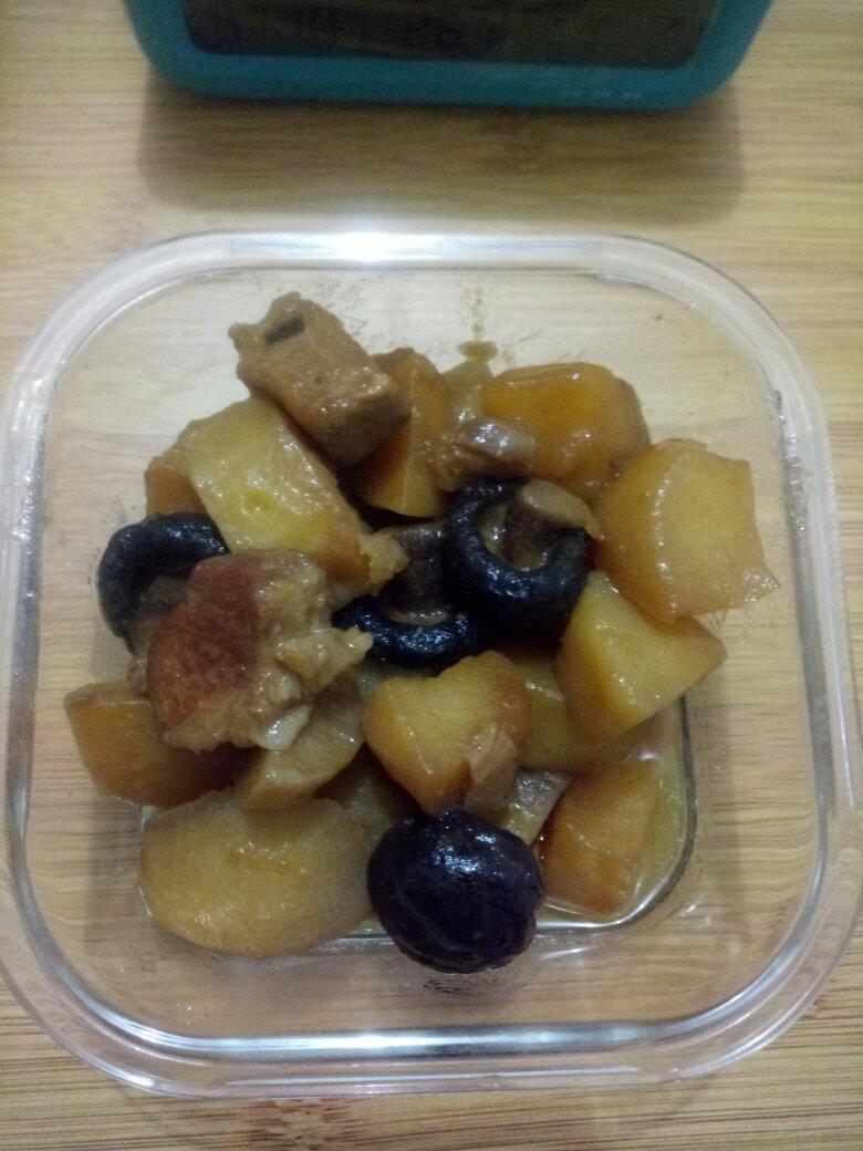土豆闷红烧肉