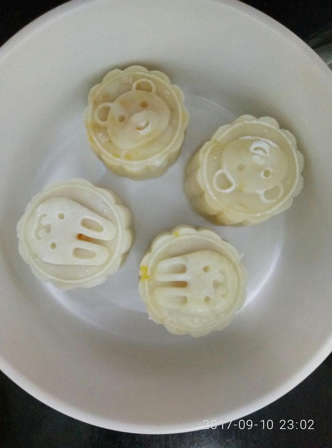 绝世好方！不开裂不粘手港式冰皮月饼（附奶黄馅做法）
