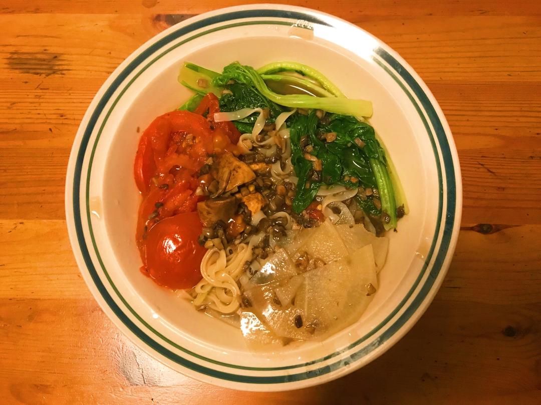 菌汤面条 看得见的香菇 尝得到的鲜美 这才是真正的菌汤