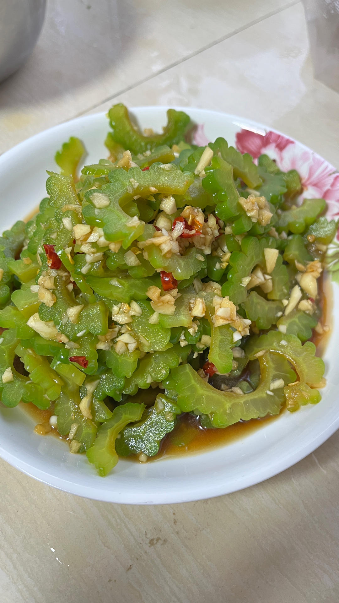 凉拌苦瓜(色碧、味脆)