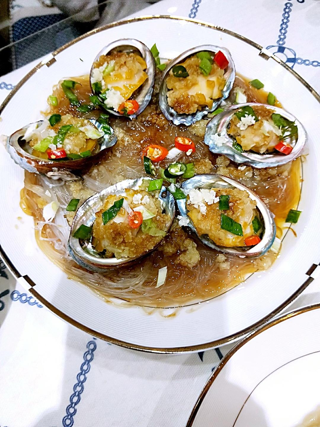 蒜蓉粉丝蒸鲍鱼