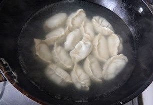 韭菜煎饺的做法 步骤8