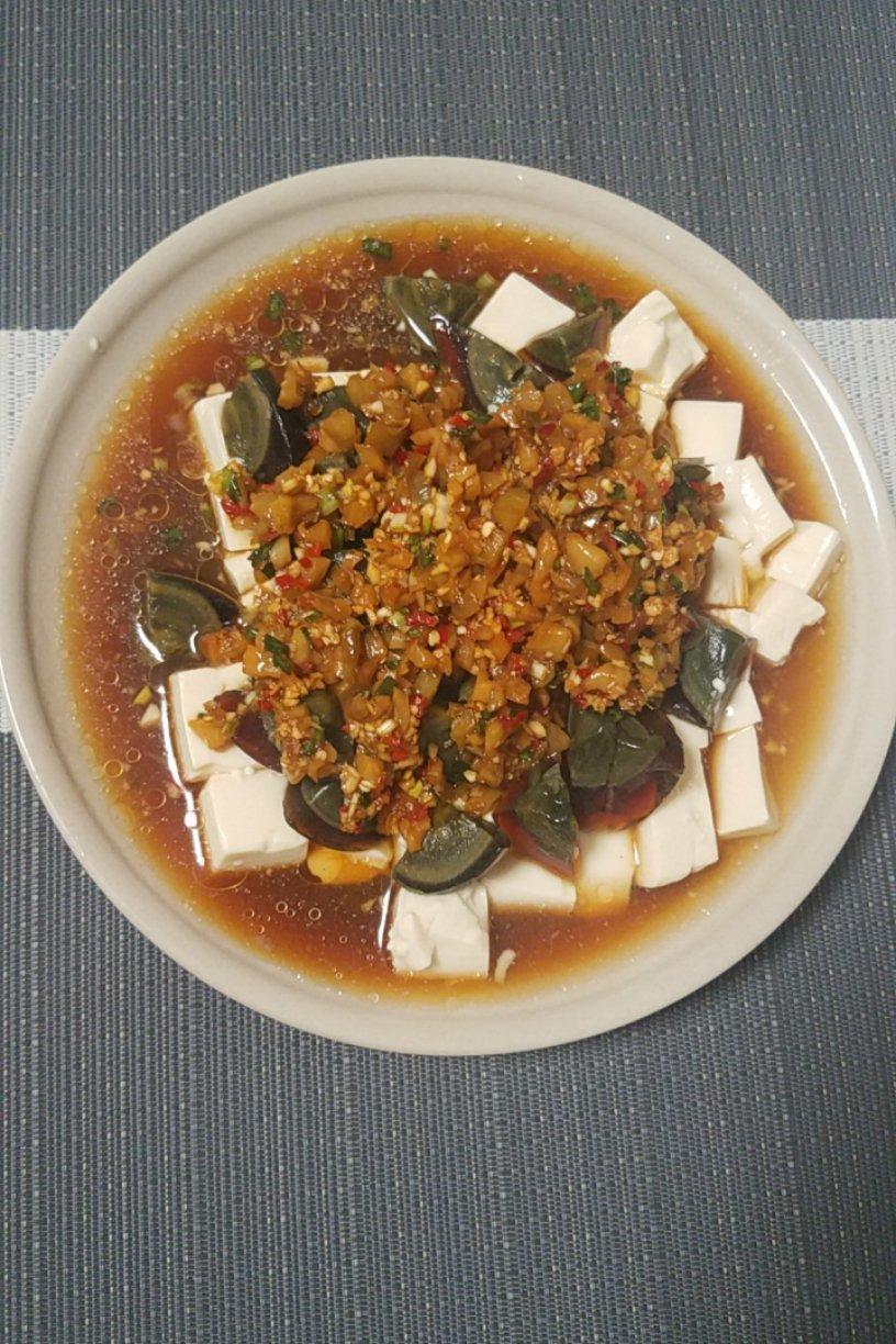 皮蛋拌豆腐