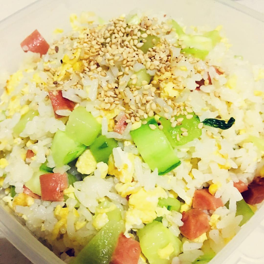 青瓜火腿蛋炒饭