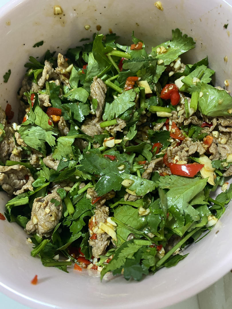 厨师长教你：“香菜牛肉”的家常做法，香嫩鲜辣，下饭一绝