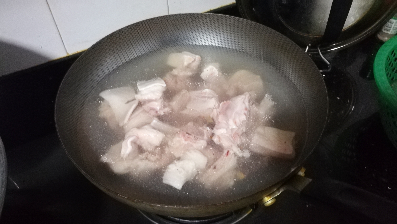 红焖腐竹香菇羊肉煲的做法 步骤2