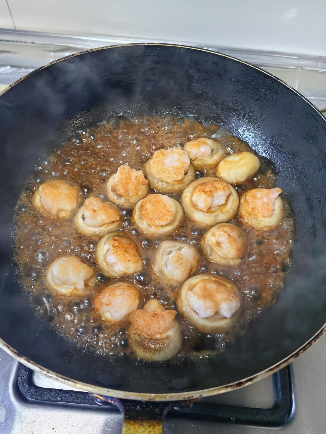 一口爆汁的虾滑酿口蘑