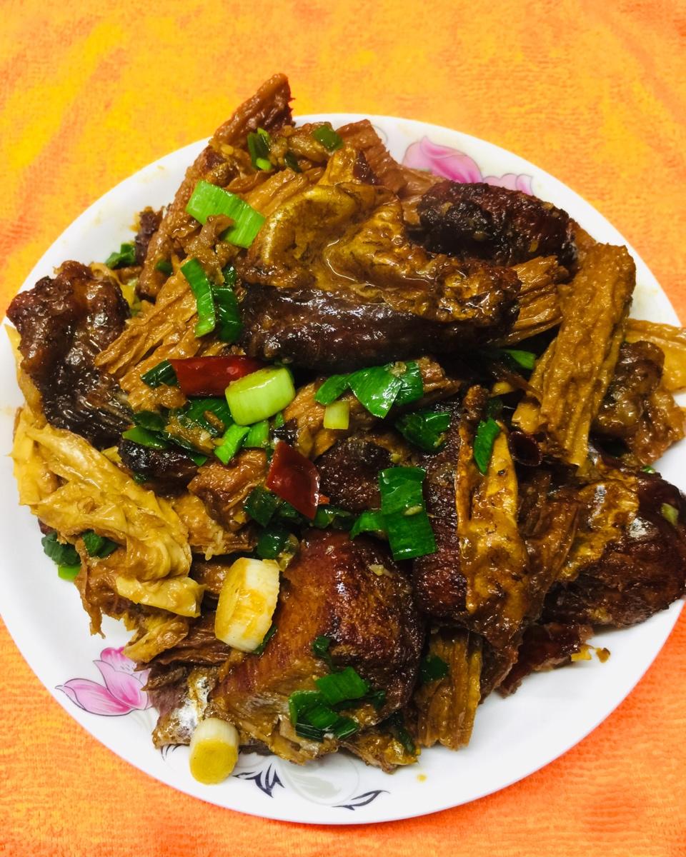 【腐竹炆鱼腩】原来腐竹广东人吃起来口感最妙！