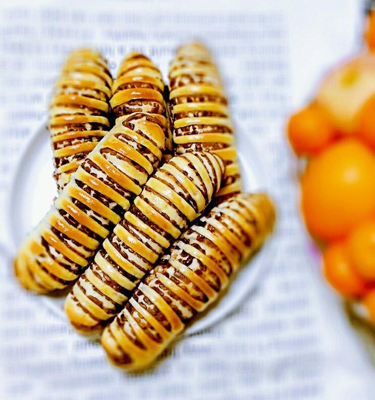 岁岁安然做的毛毛虫豆沙面包