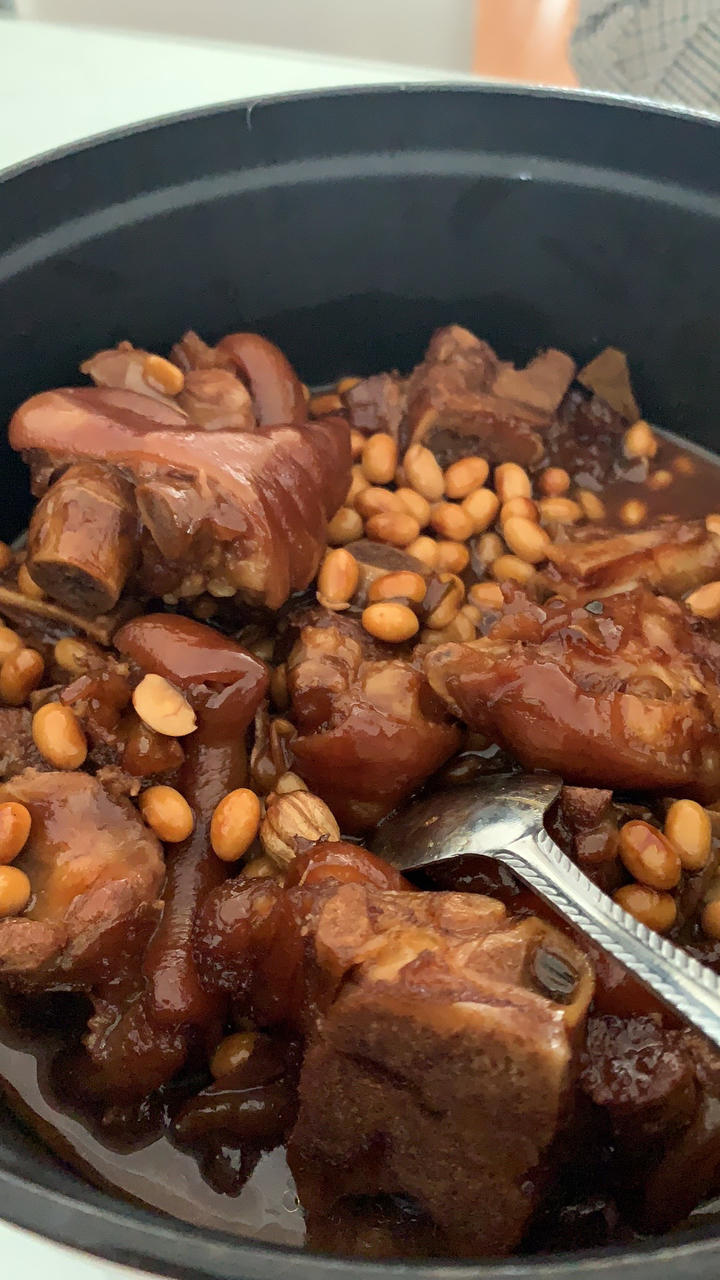 流口水的黄豆炖猪蹄