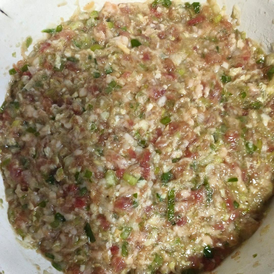 大葱牛肉饺子（附饺子馅制作详细步骤）