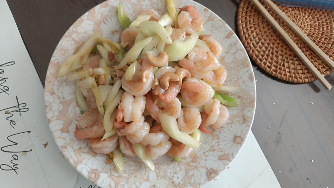 10分钟出锅的【西芹腰果炒虾仁】，清甜脆爽好吃不胖
