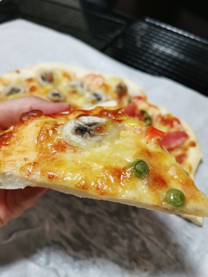 外脆里嫩的意式香肠披萨