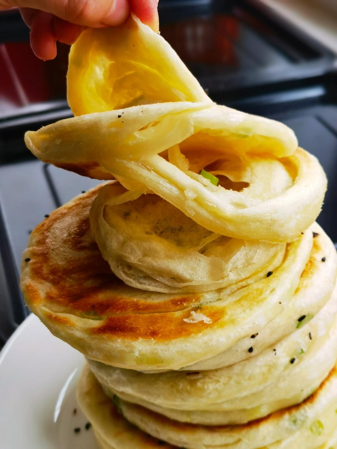 半发面家常葱油饼 凉了不硬 做法简单 附细节视频详解