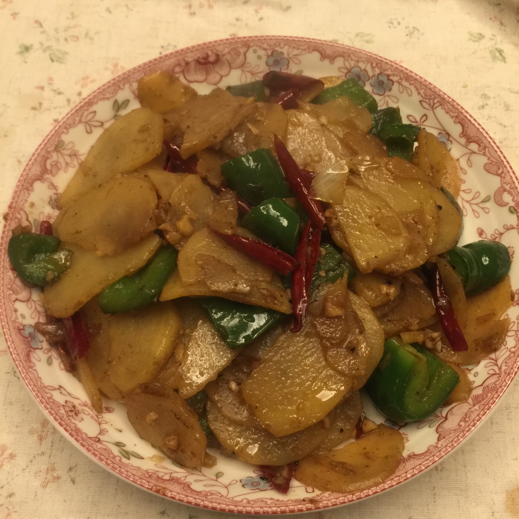 边吃边流泪的「孜然土豆片」