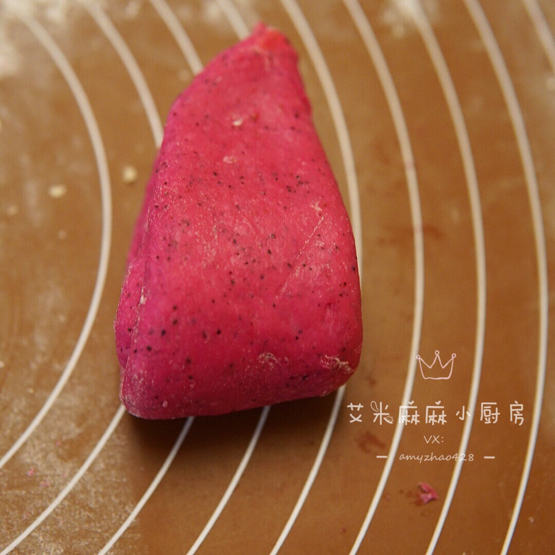 小美出品 心形❤️樱花🌸火龙果椰蓉面包的做法 步骤11