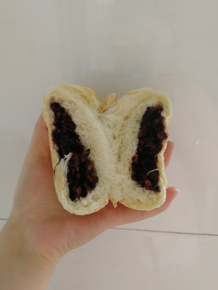 软软萌萌的紫米小面包