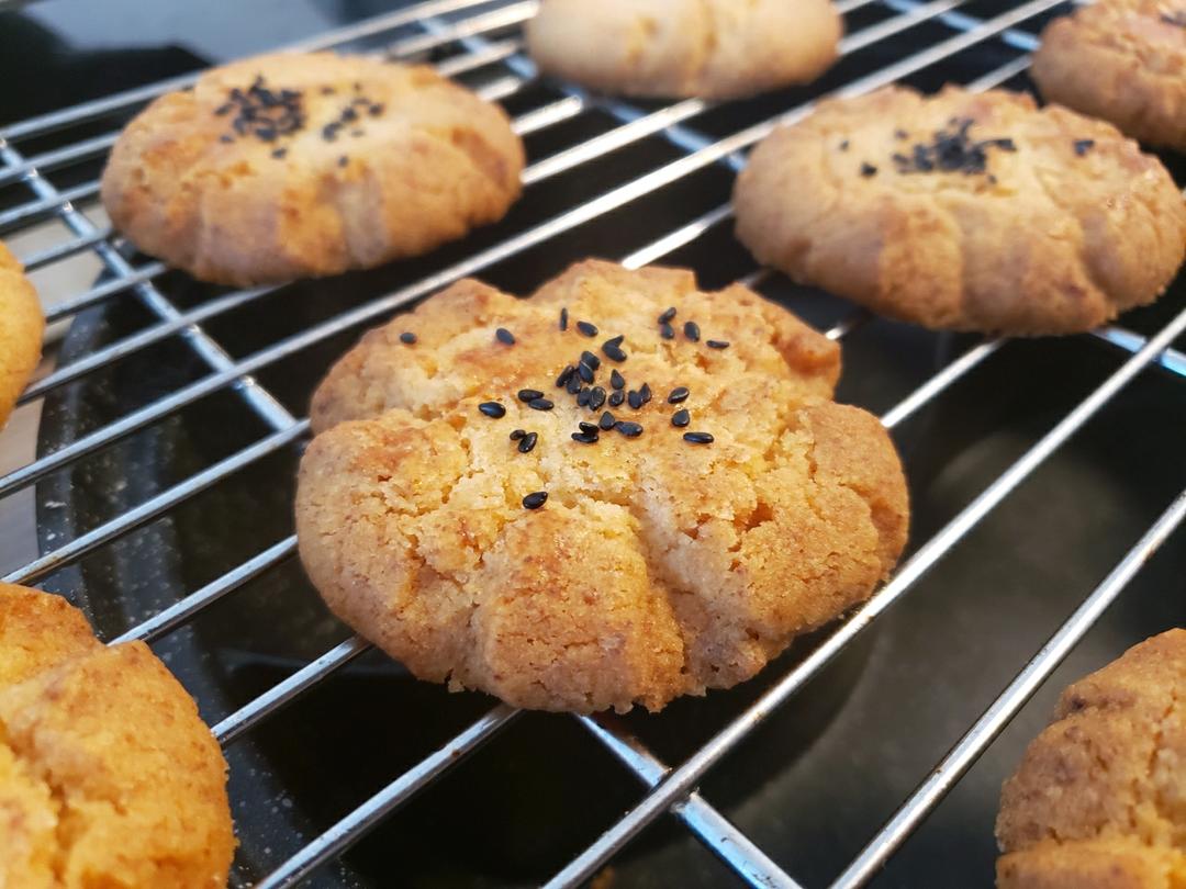 轻轻一按就碎掉的原味桃酥（不输猪油版）