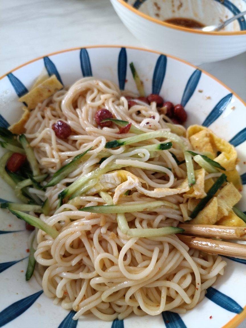 麻辣鸡丝拌面🍜 好吃到爆灯‼️