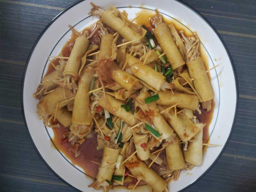 金针菇豆皮卷