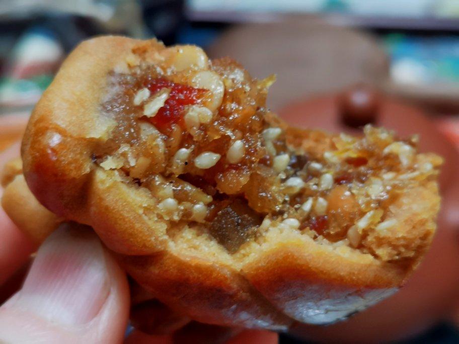 广式月饼－－蛋黄豆沙月饼