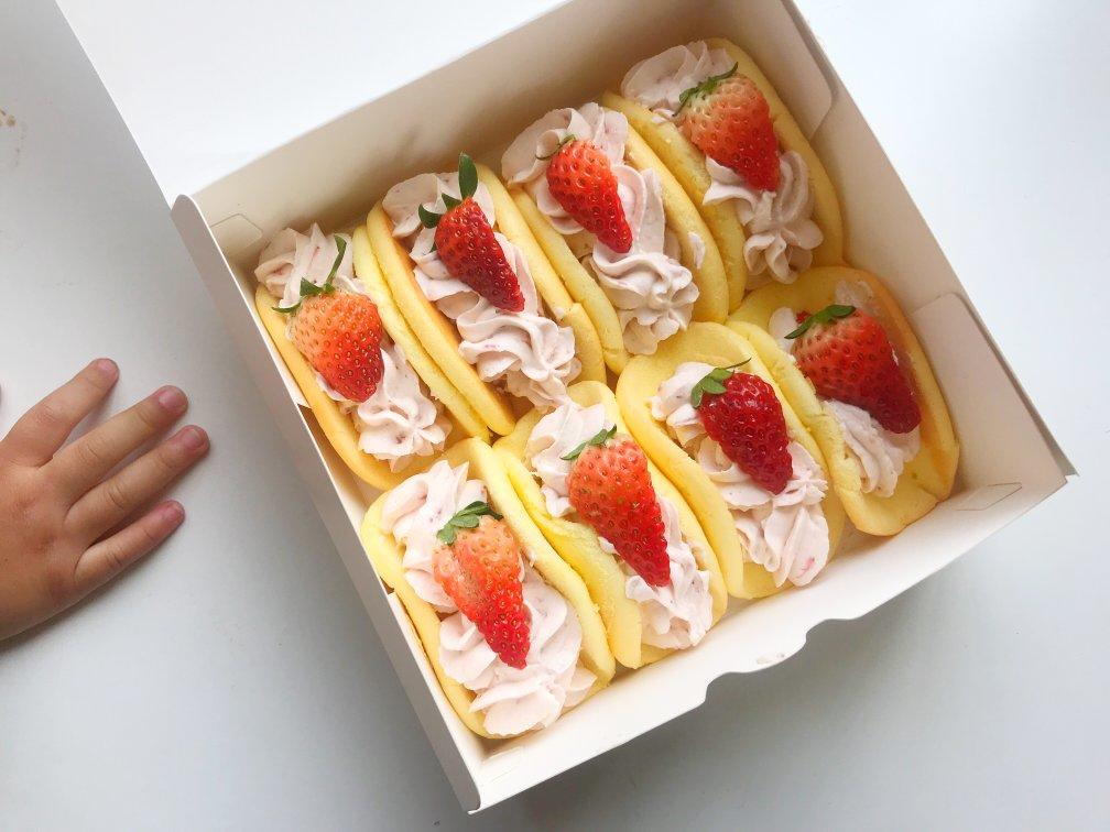 草莓抱抱蛋糕卷、附上详细花边挤法