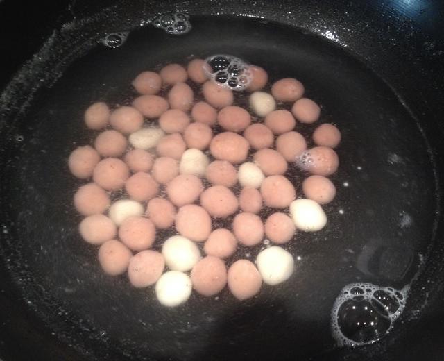 自制糯米丸子（红豆薏仁水版本~）的做法