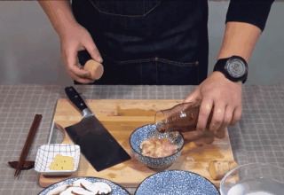 一分钟就可以学会的美味香菇鸡肉粥的做法 步骤2