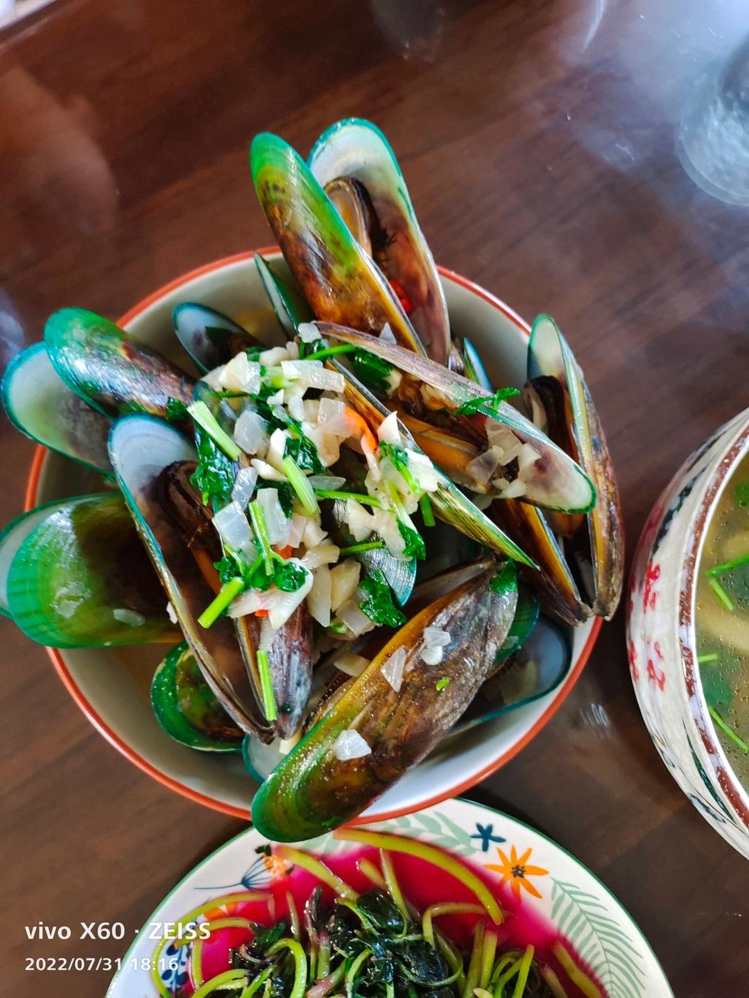 新西兰青口贝mussel（最原始最鲜美的做法）超级简单/人人都可以成为别人羡慕的大厨，超详细步骤图，铸铁锅