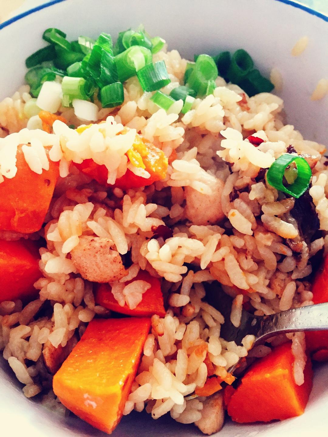 红薯鸡肉焖饭的做法