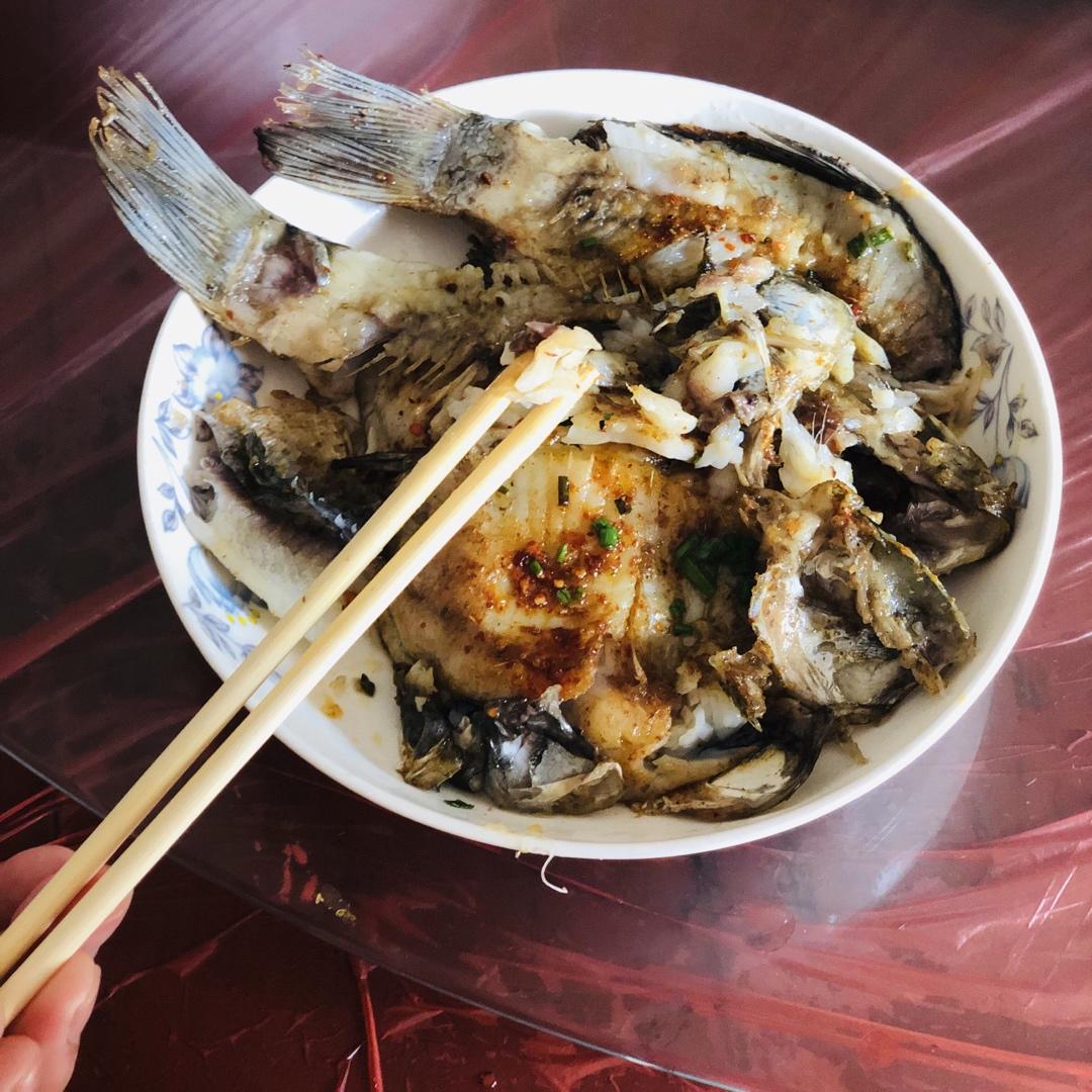 香辣烤鲫鱼