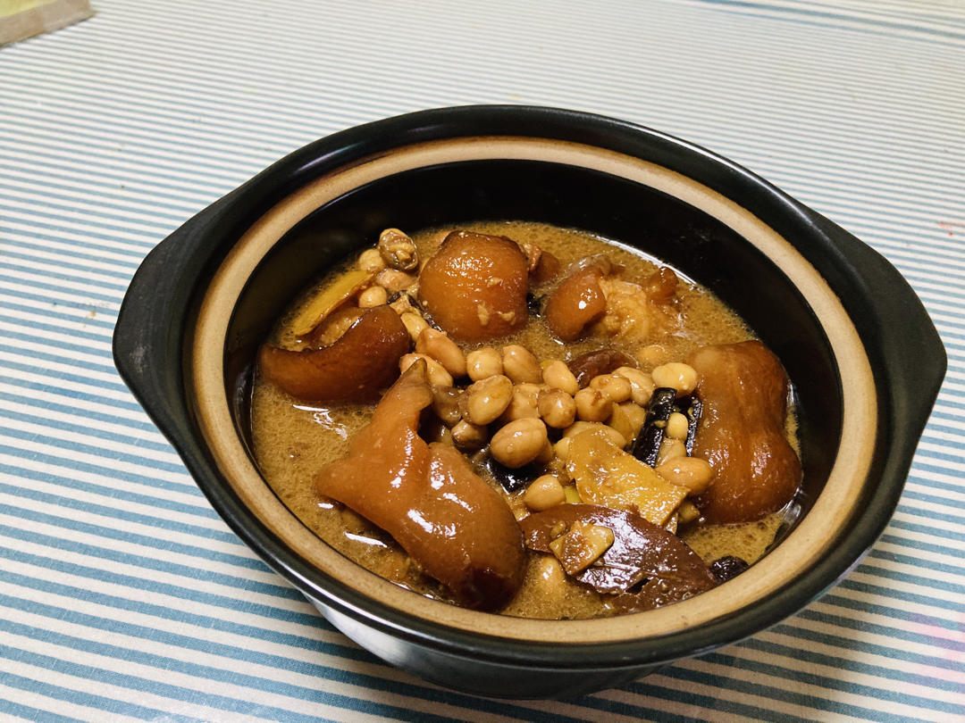 美味的家常菜：红烧猪蹄