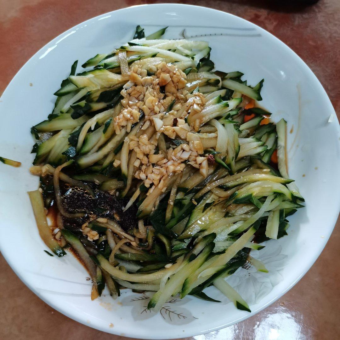 凉拌黄瓜丝
