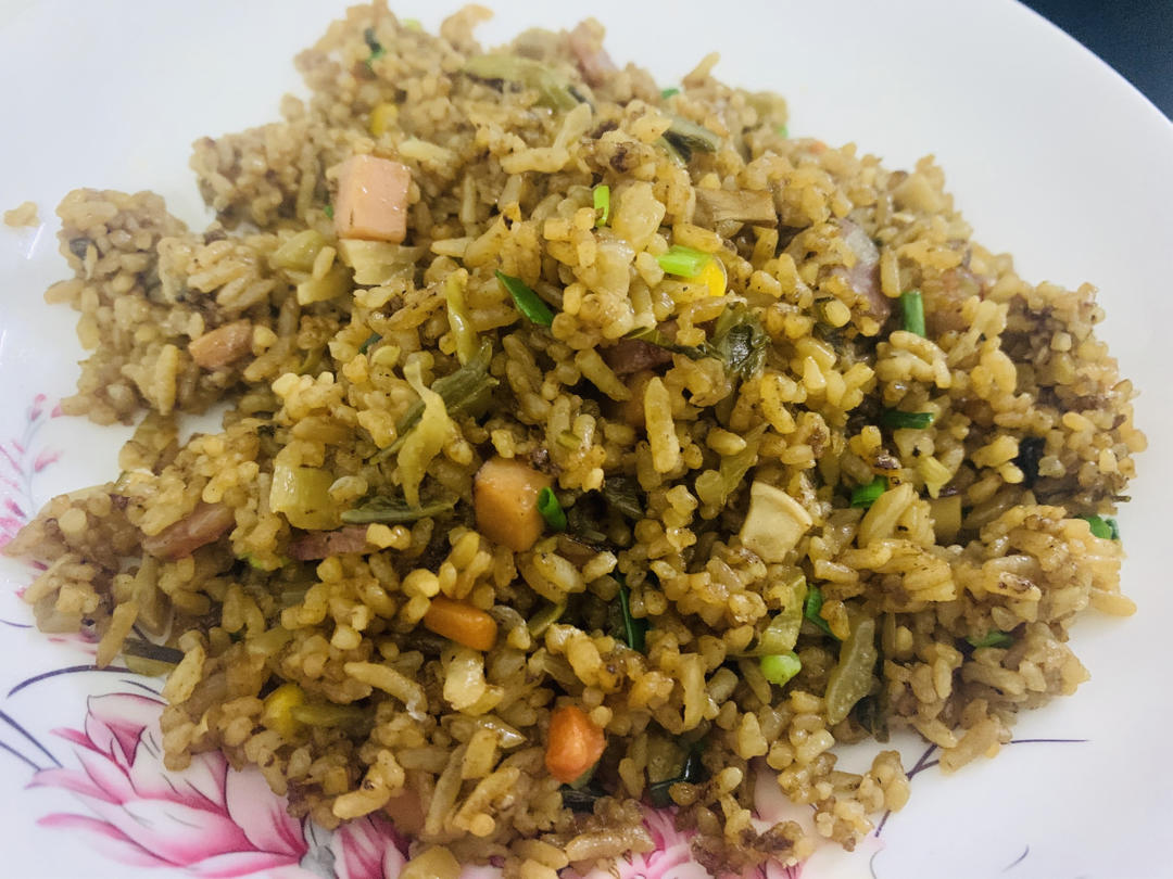 厨师长教你：“酱油炒饭”的家常做法，里面满满的小技巧，很受用