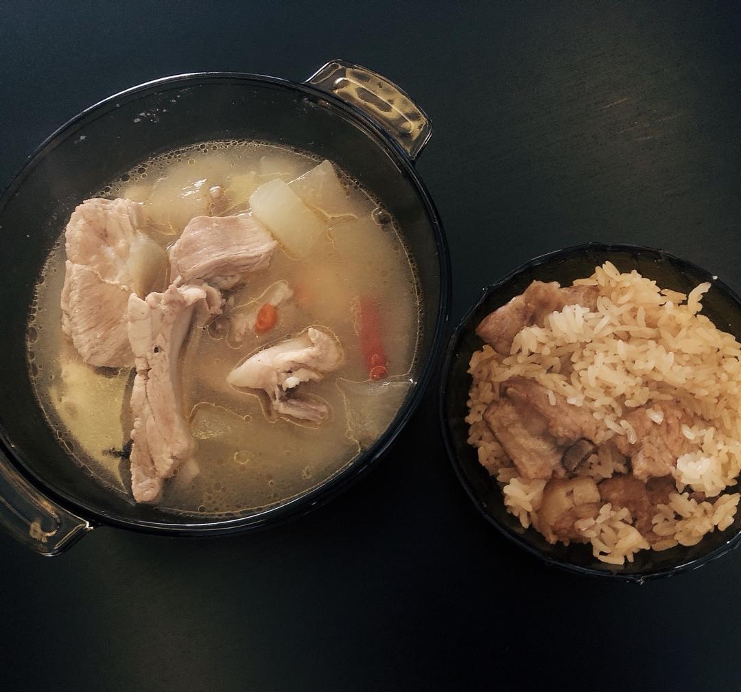 【排骨焖饭】