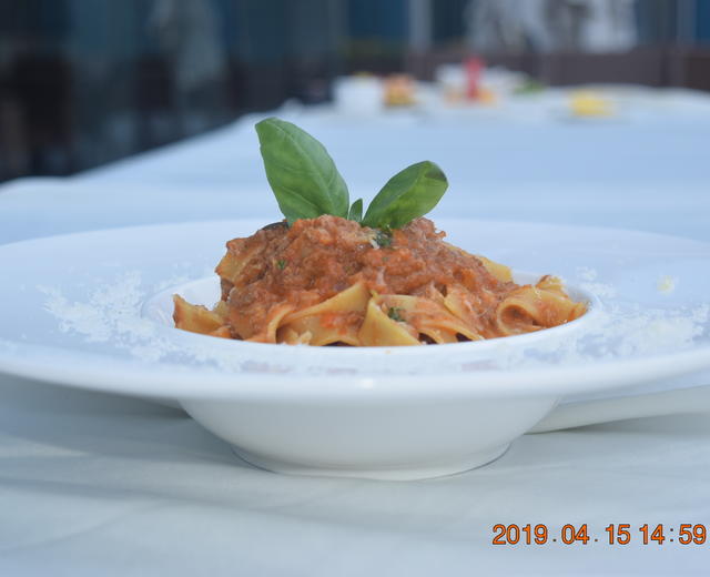 IHG传统罗勒番茄酱意大利面，烤蒜，芝士粉Traditional tomato basil sauce pasta with roasted garlic and cheese的做法