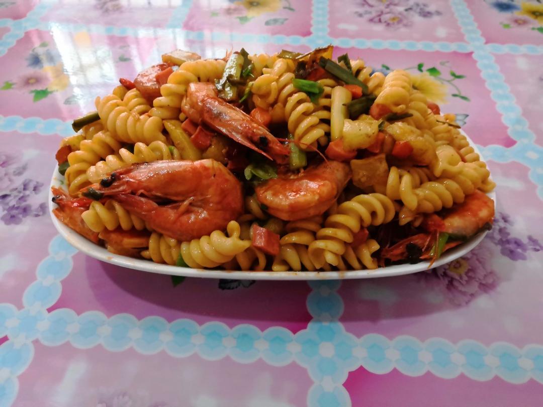 意面金蒜黑椒虾