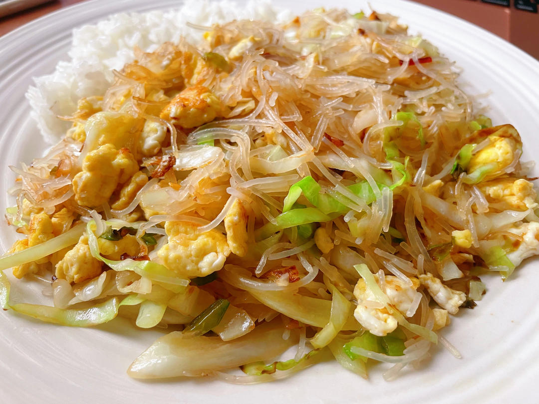 包菜粉丝炒鸡蛋