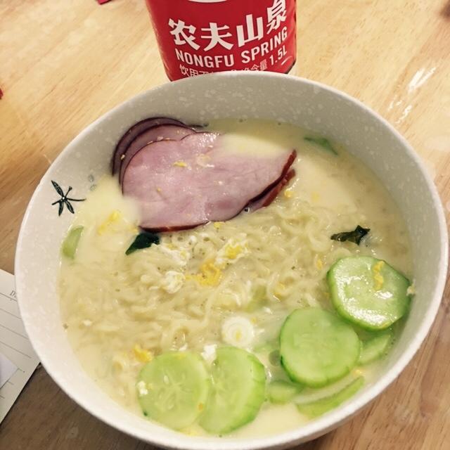 满足食欲的深夜秘密 森系浓香泡面