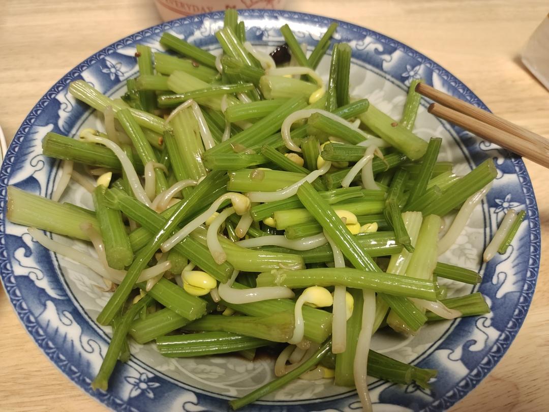 超快手——西芹拌豆芽