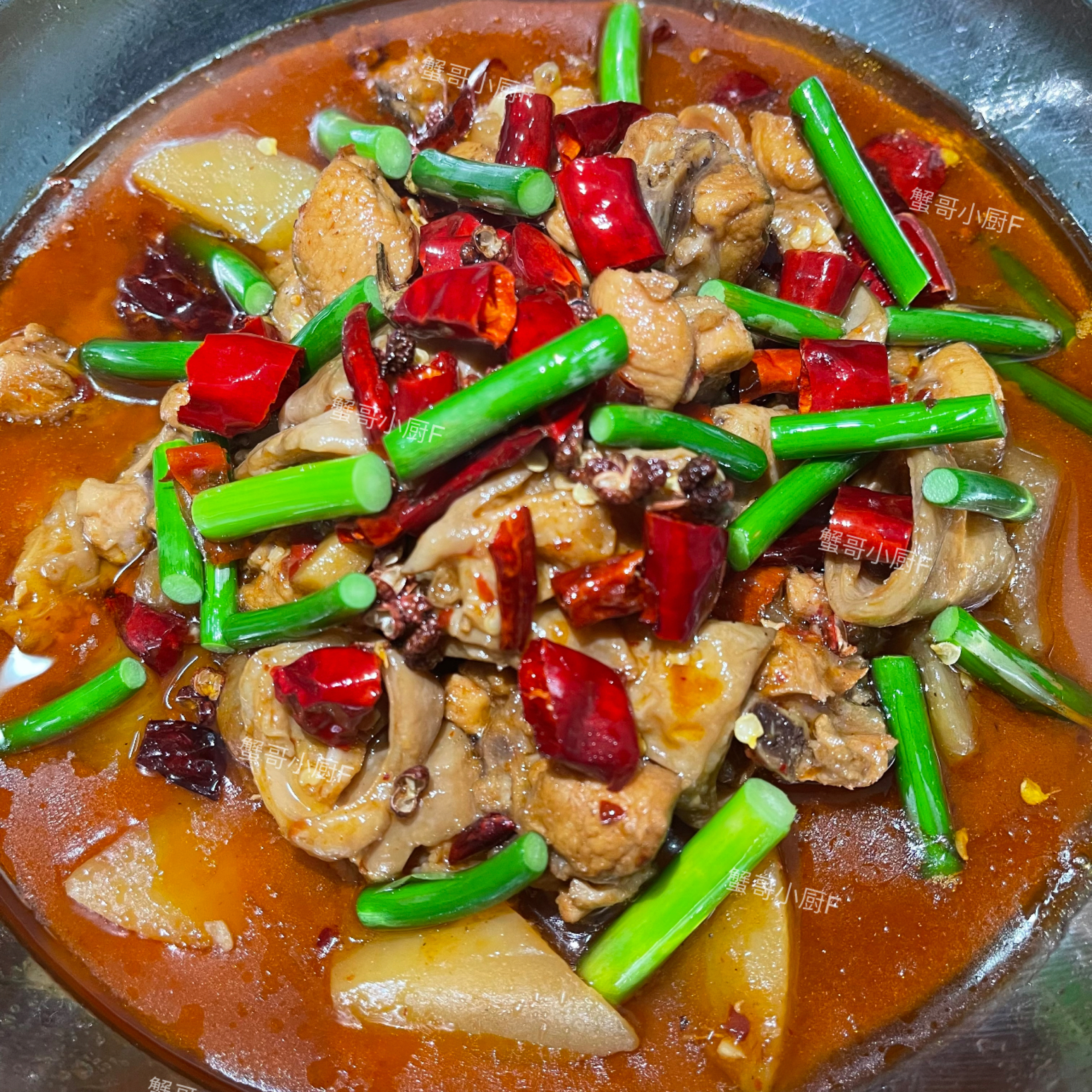 ㊙️川式红汤肥肠鸡，入味下饭的做法