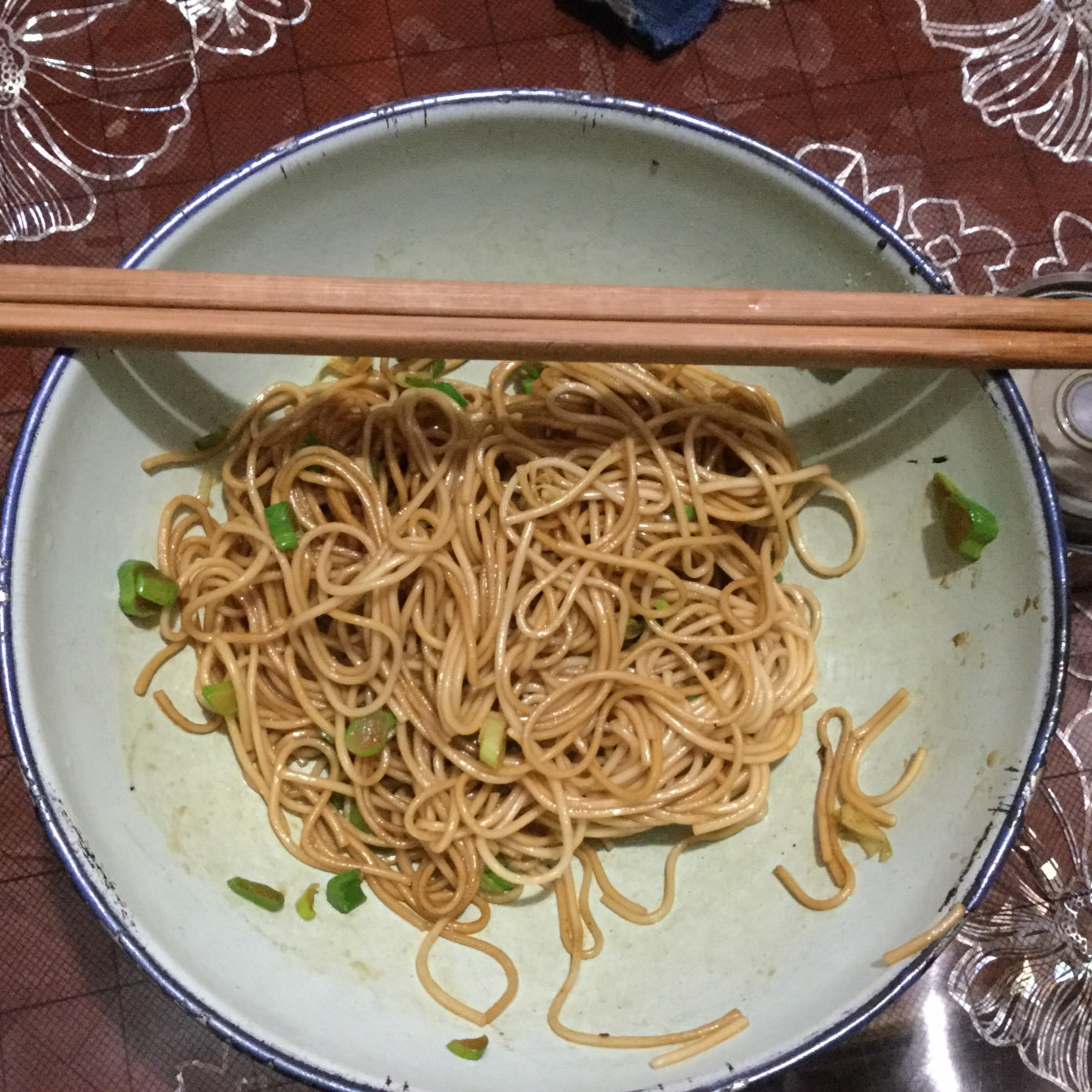 葱爆面—就是汪涵在天天向上里面做的那个啦