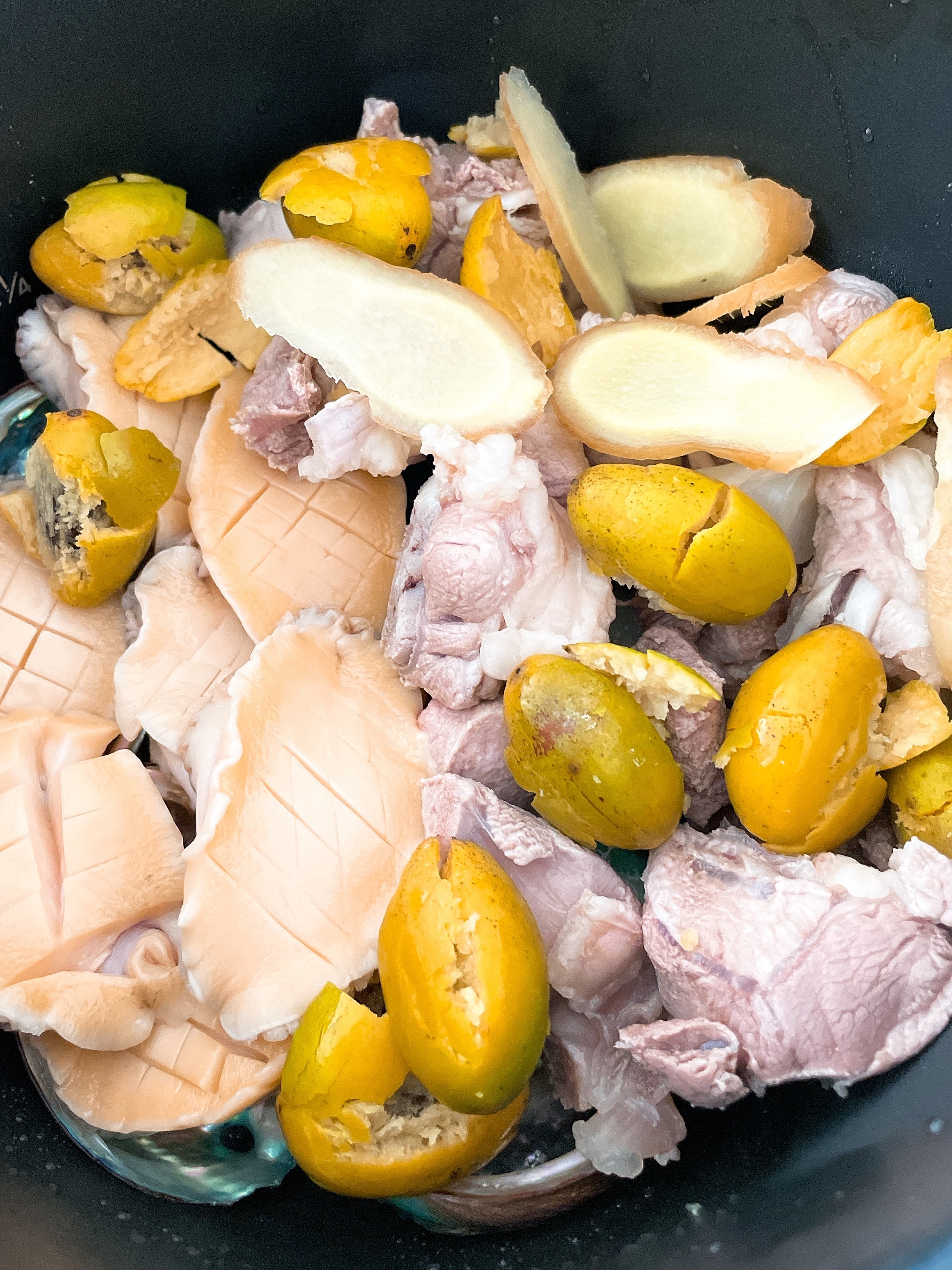 熬夜族汤水：青橄榄鲍鱼猪骨汤的做法