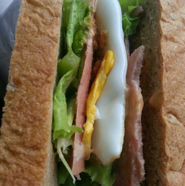 火腿煎蛋三文治