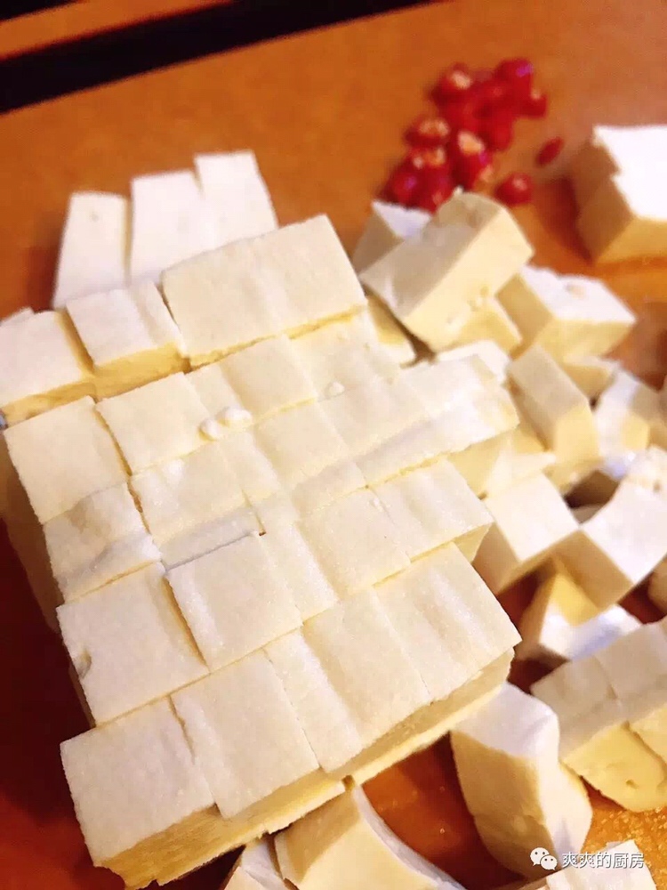 【樉樉的小厨房】香椿拌豆腐的做法 步骤3